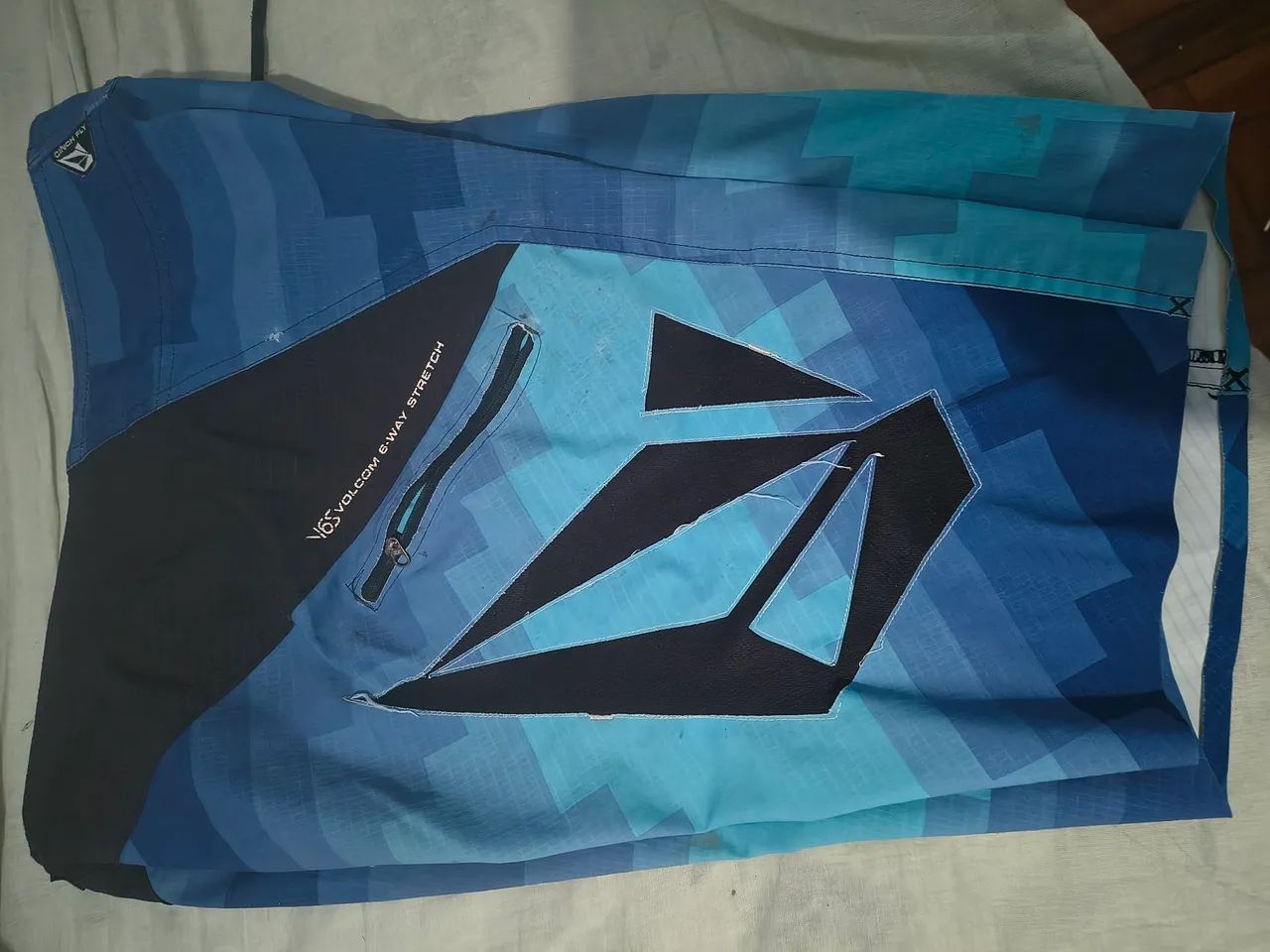 Bermuda VOLCOM original tamanho 38 possui detalhes  - Foto 4