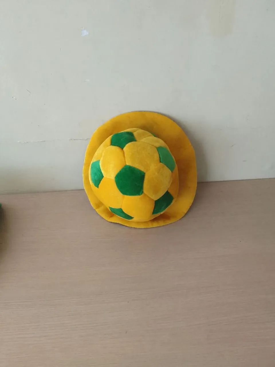 Chapéu verde e amarelo  - Foto 4
