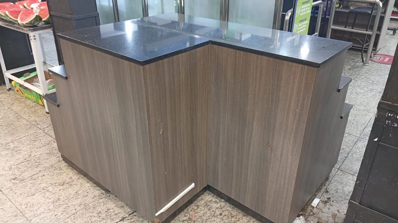 Mesa expositora para comércio , bem conservada  - Foto 3