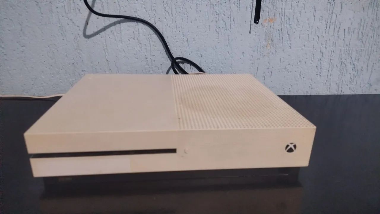 TROCO OU VENDO XBOX ONE S - Foto 2