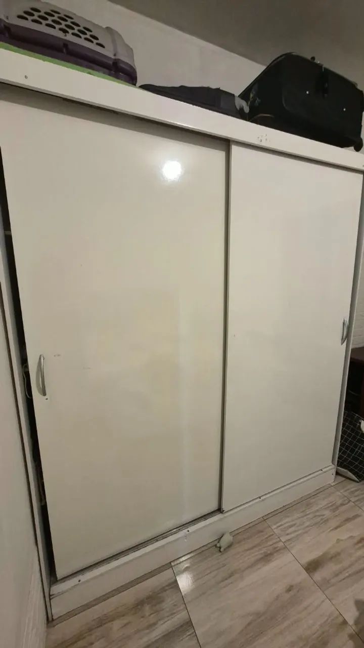 Vende-se guarda-roupas