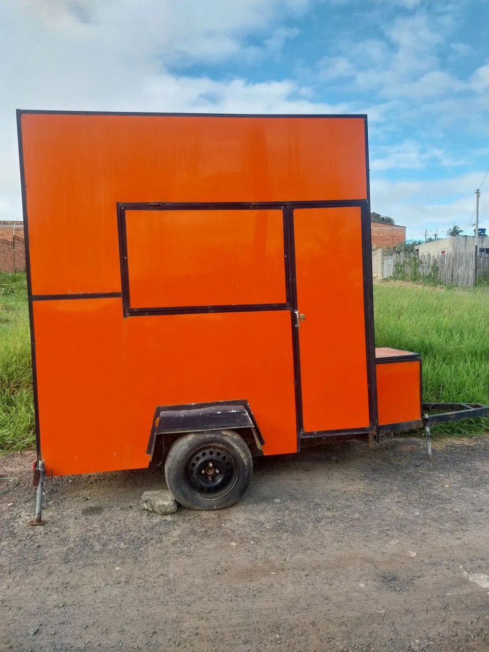 Vende-se trailer de lanche