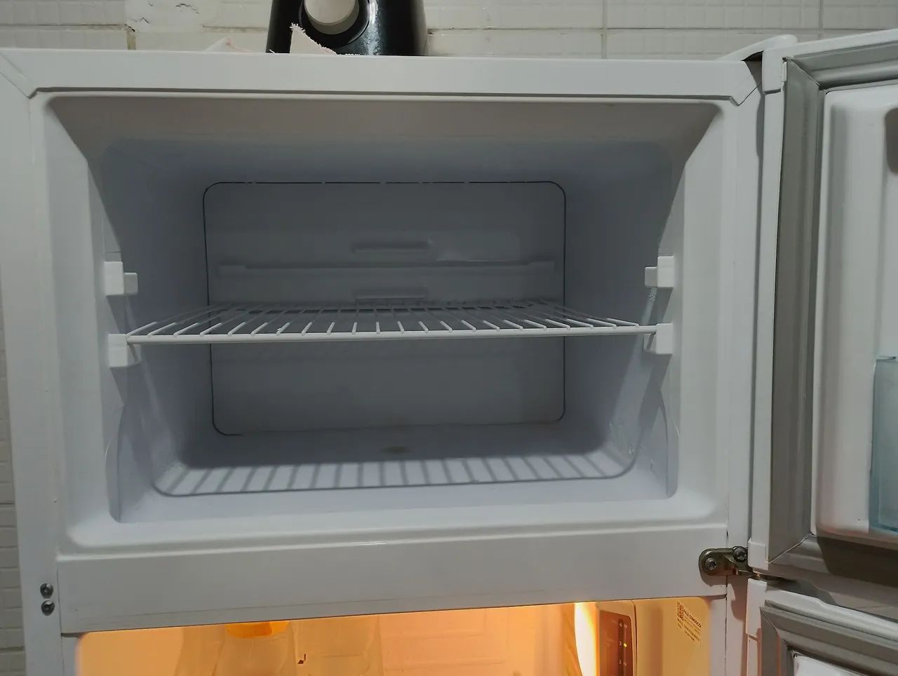 Vendo geladeira e sofa - Foto 4