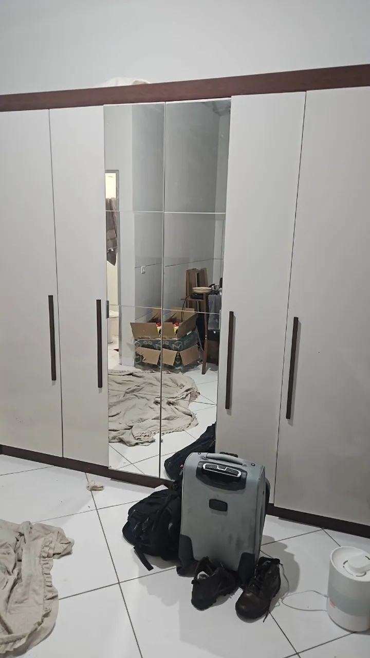 Guarda roupa 6 portas com espelho - Foto 2