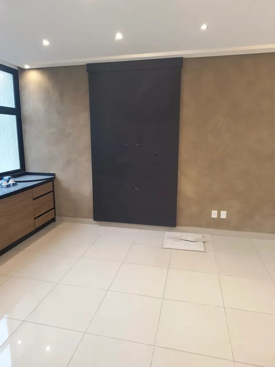 Sala comercial 30 m2. Vaga, estacionamento, ar condicionado, piso elevado, janelas wc priv - Foto 2
