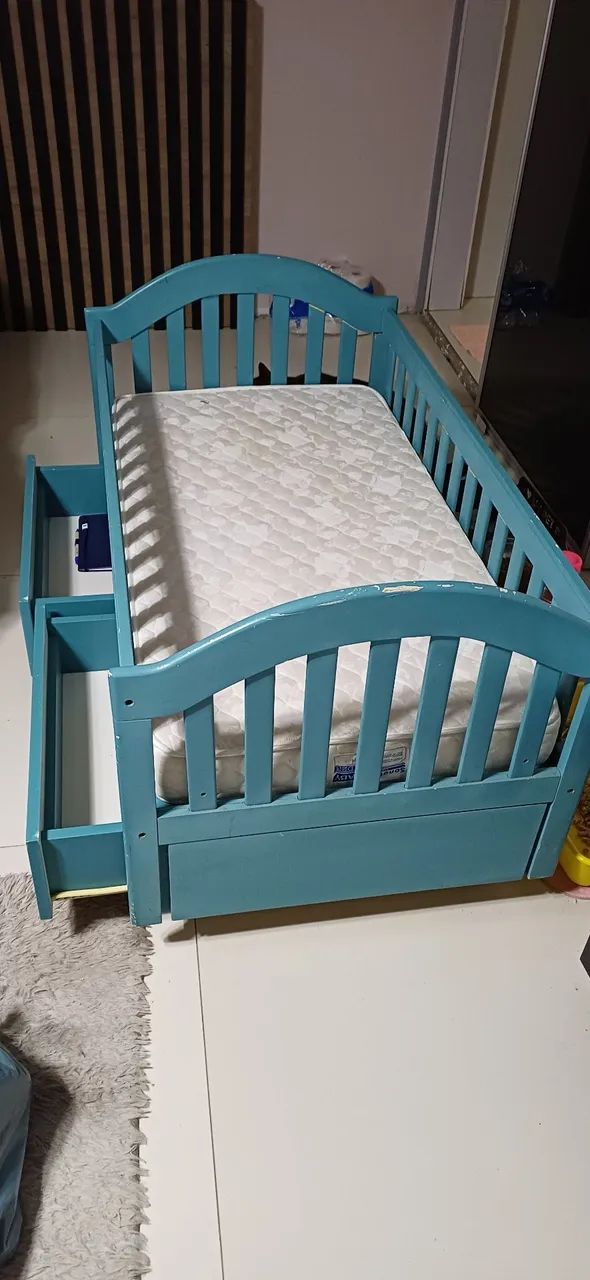 Berço infantil com gaveteiro
