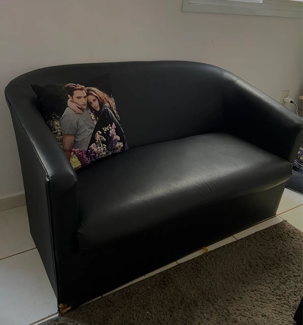 Sofá Preto 2 Lugares