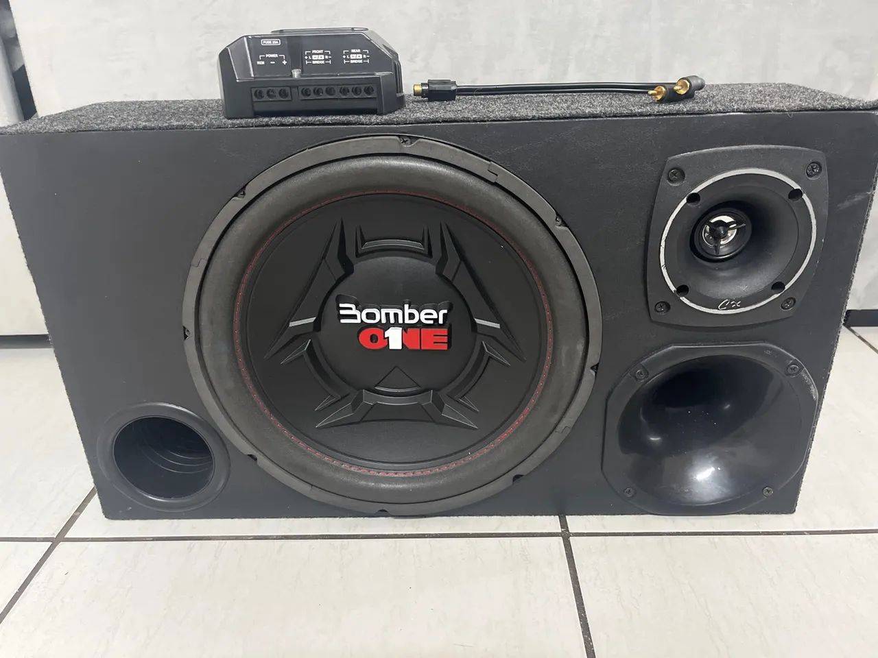Caixa Trio Automotiva Bomber com Módulo Taramps - Completa e em Perfeito Estado