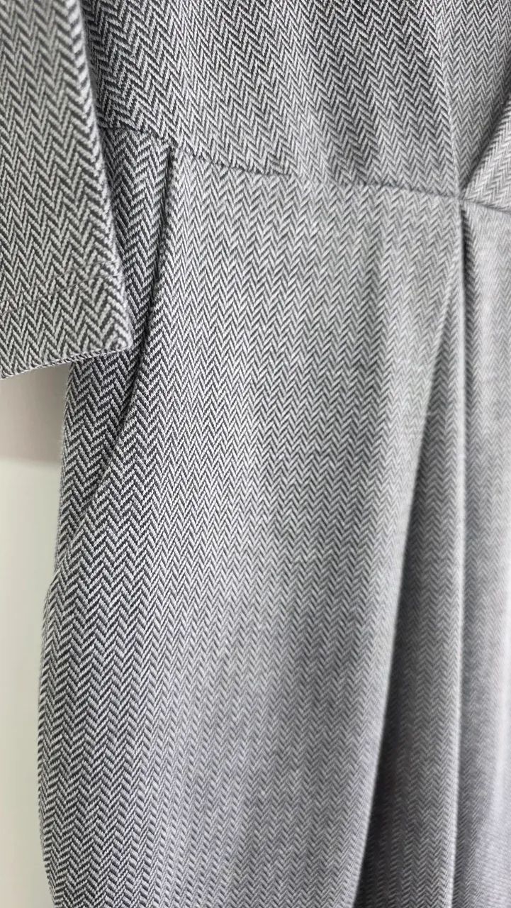 Vendo vestido cinza mesclado elegante  - Foto 3