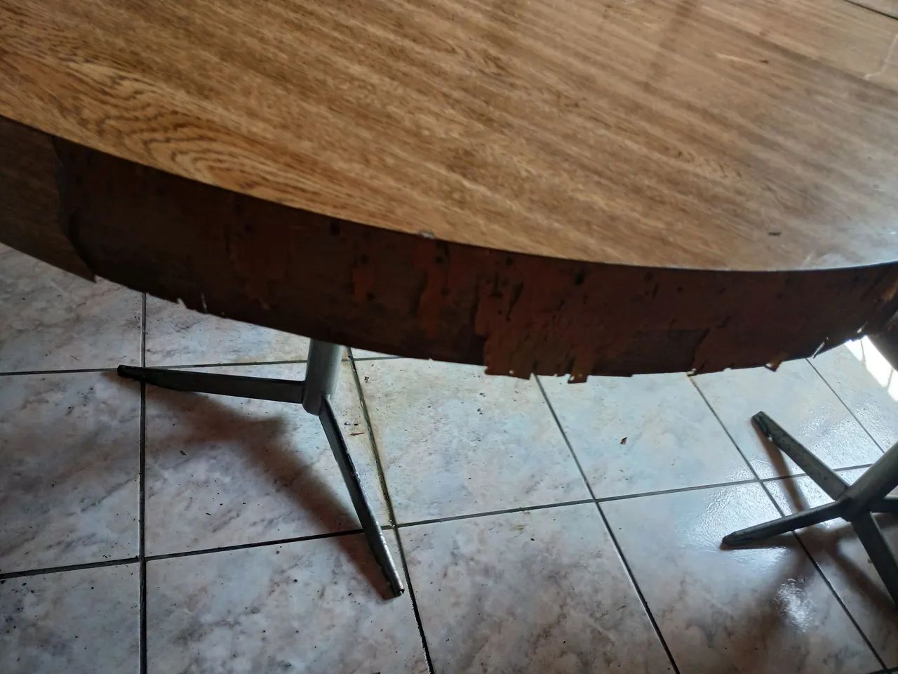 Mesa com extensor+4 cadeiras giratórias anos 60/70 - Foto 2