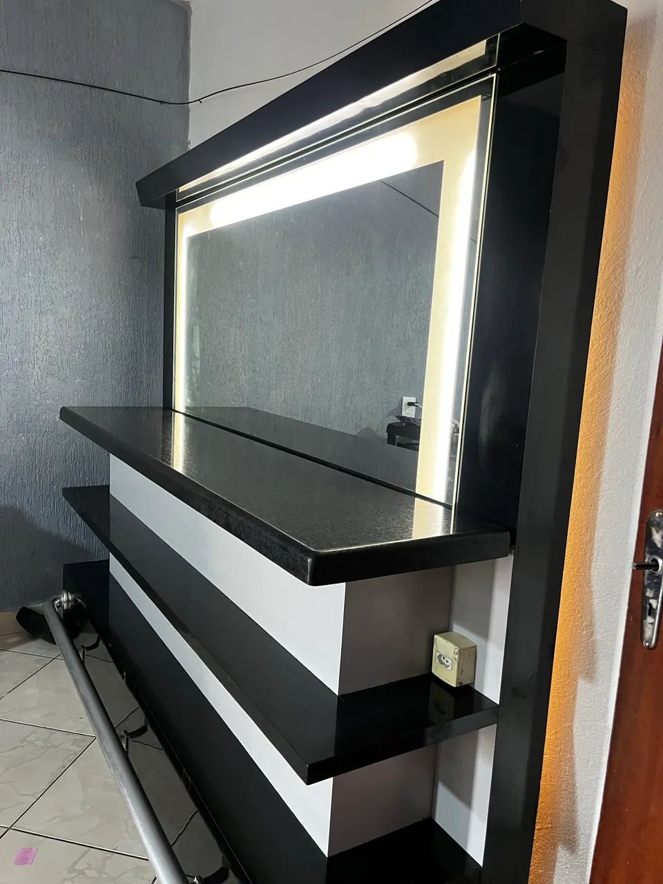Bancada de salão com espelho e Led 2 metros  - Foto 2