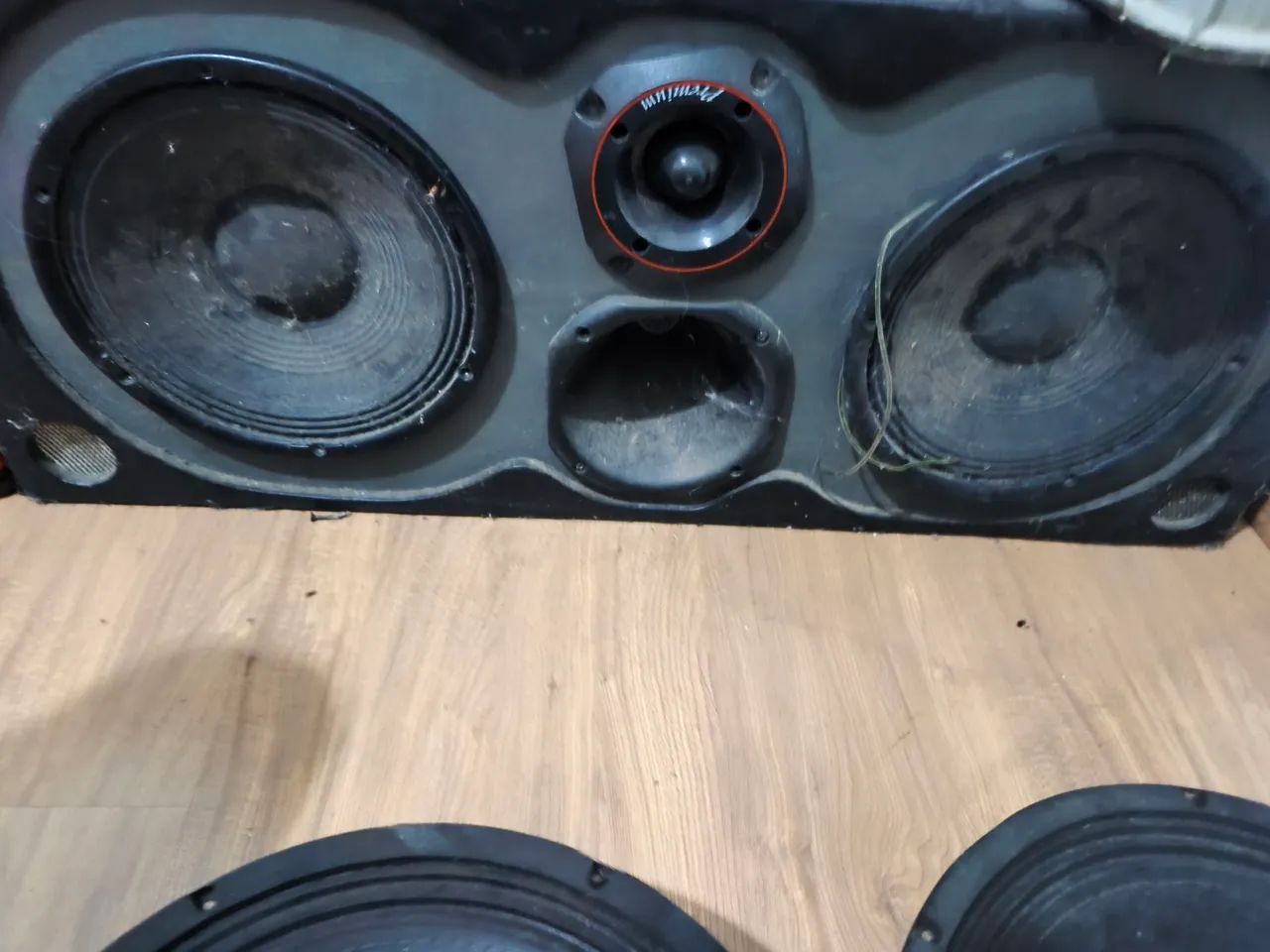 Vende uma caixa de som de 10 