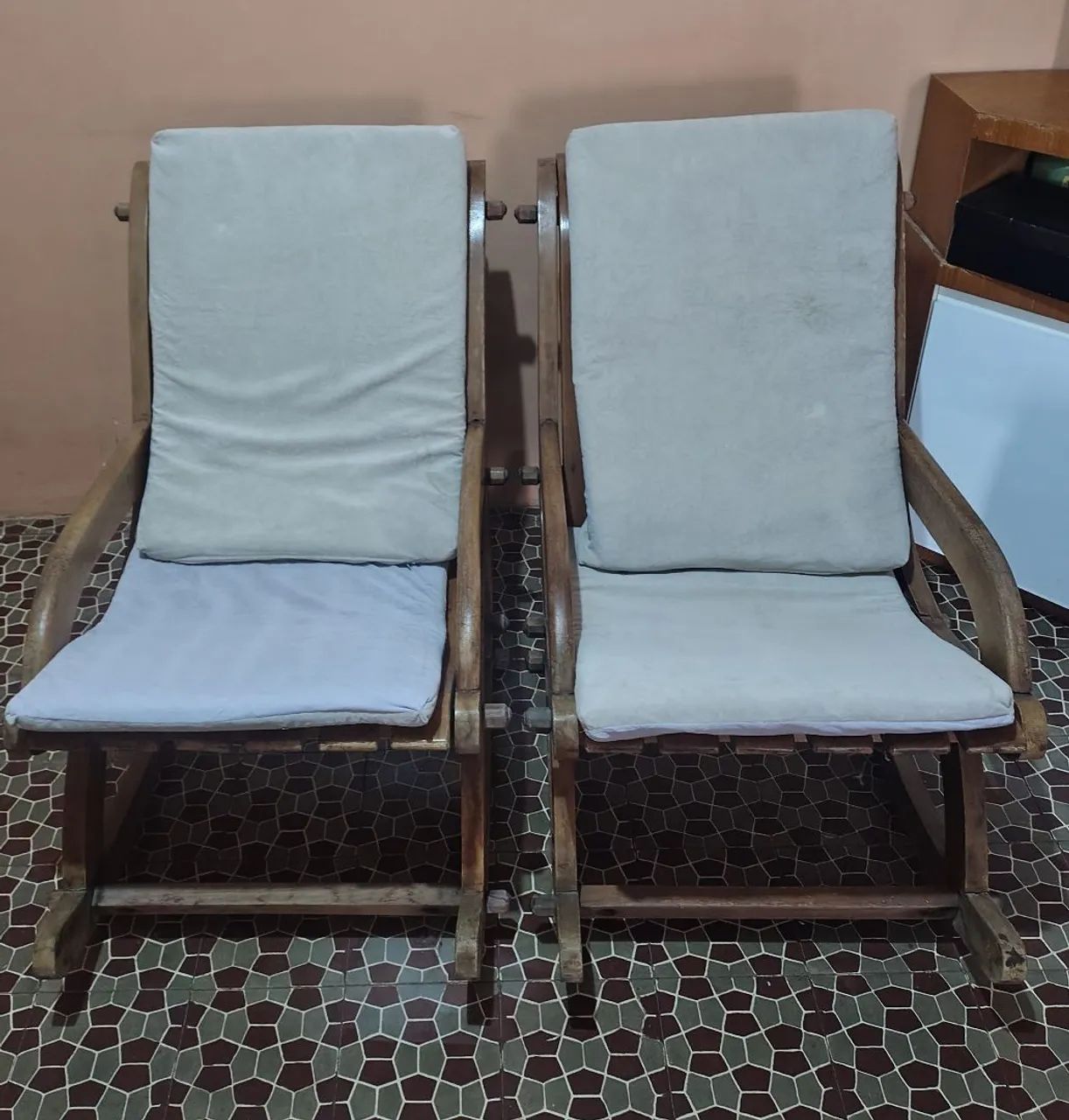 2 Cadeiras de madeiras de lei maciças - Foto 2