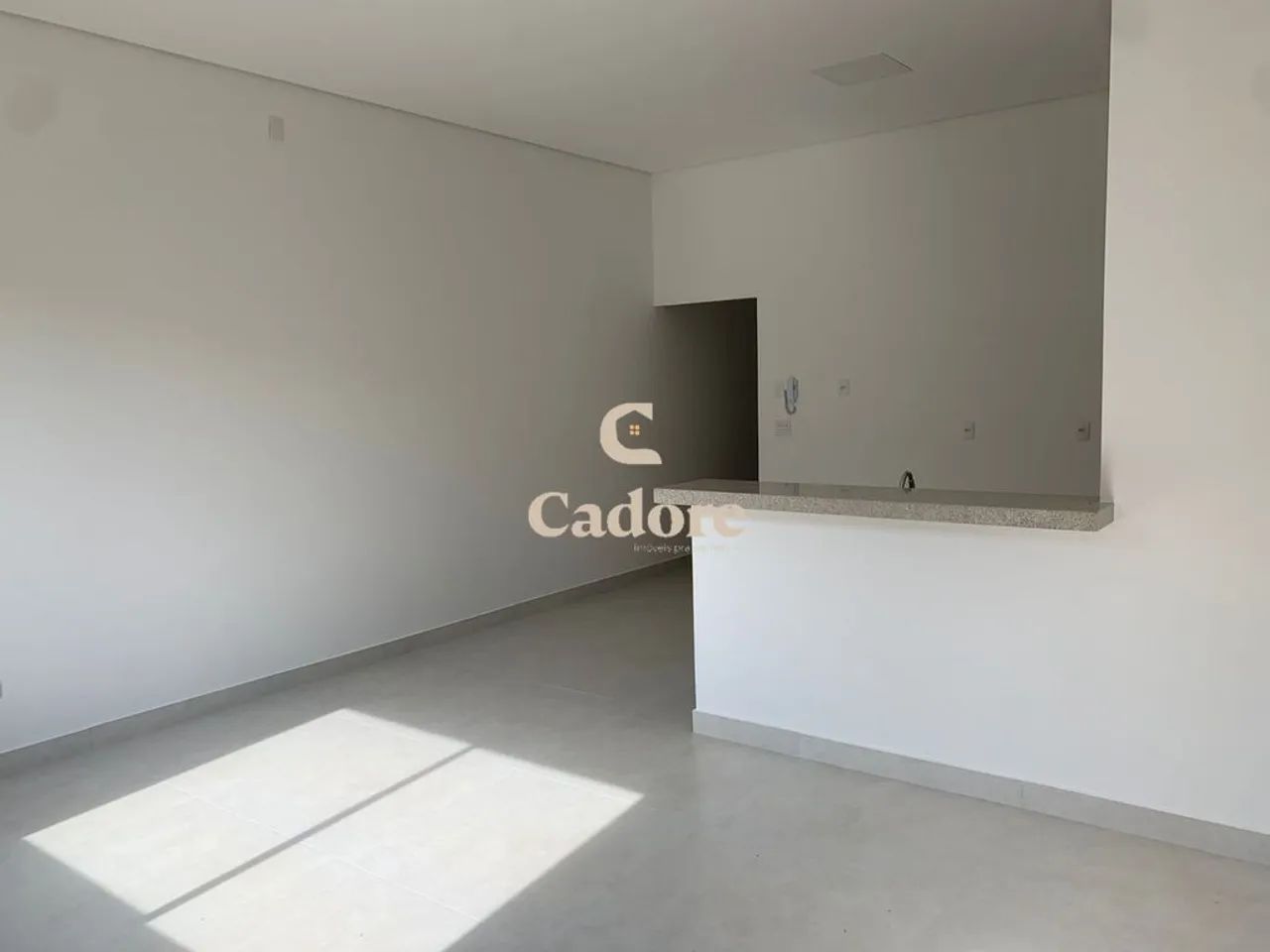 Casa nova no Santa Rosa, 2Q com suíte, área externa e alto padrão - Foto 2