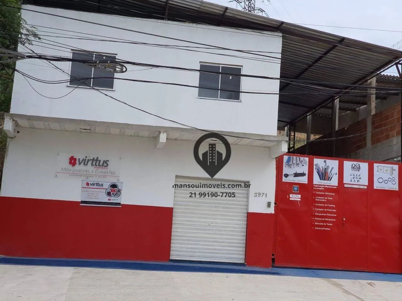 Prédio com salas comercias, estoque, entrada para garga e descarga e loja na frente