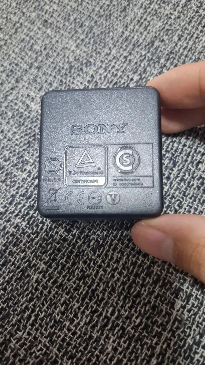Carregador Sony AC-UB10C