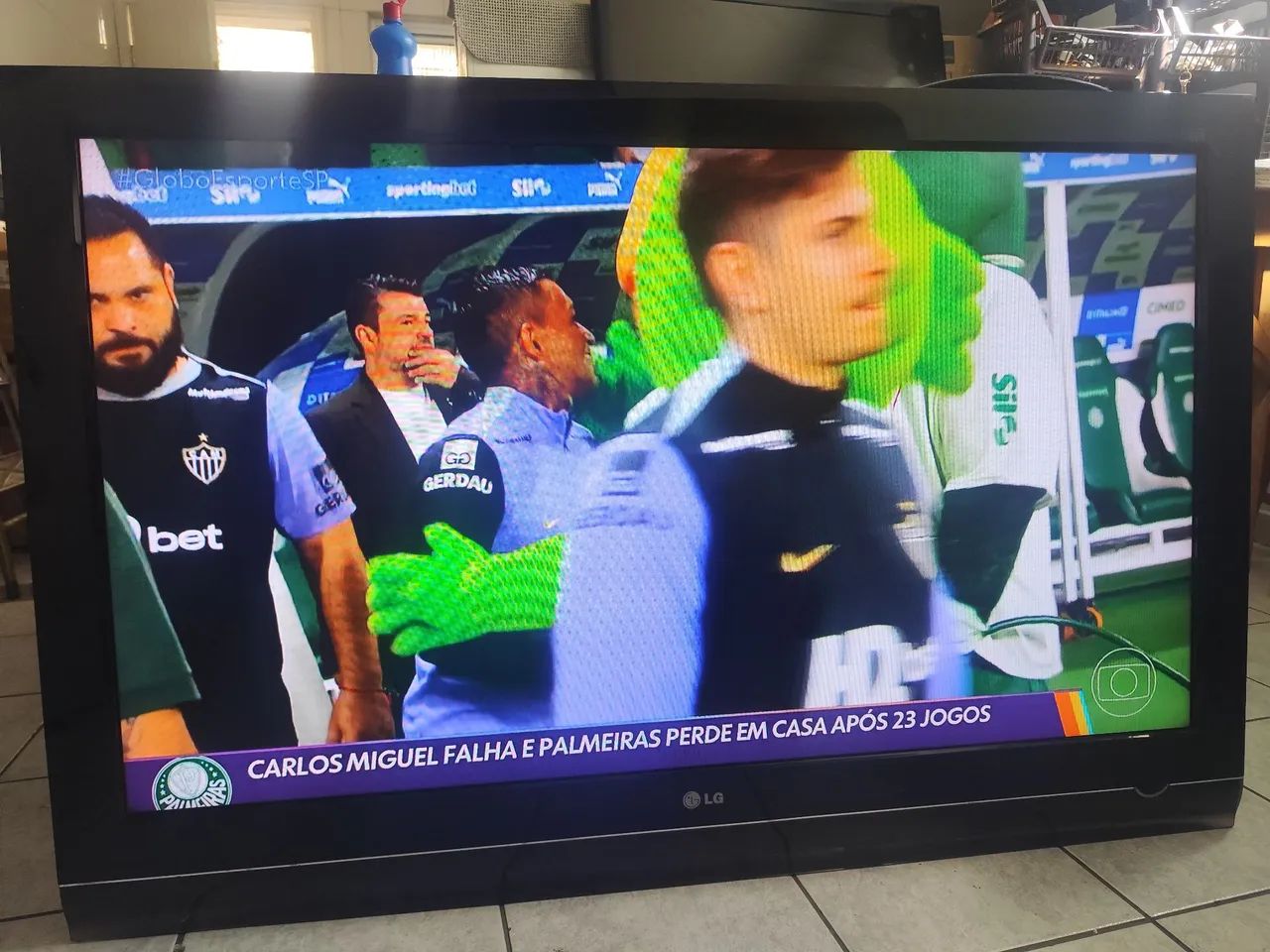 Tv  LG funcionando perfeitamente 52 polegadas LCD - Foto 4