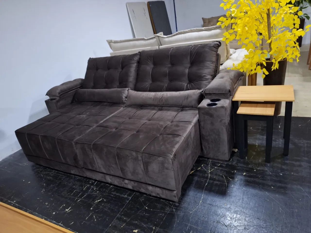 Sofá marrom 2.50m com porta copo - Foto 2