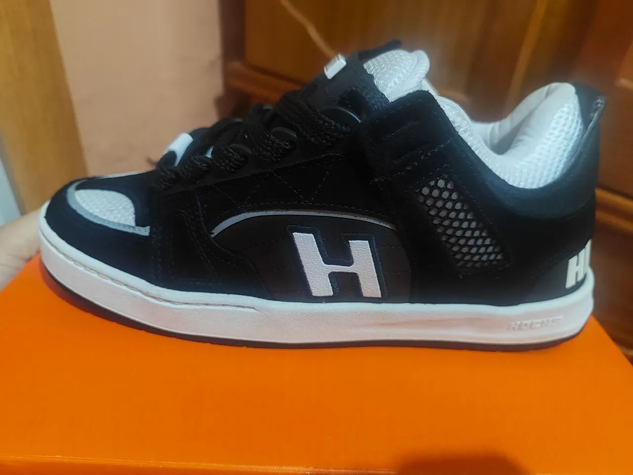 Tênis hocks bold 41 nunca usado 