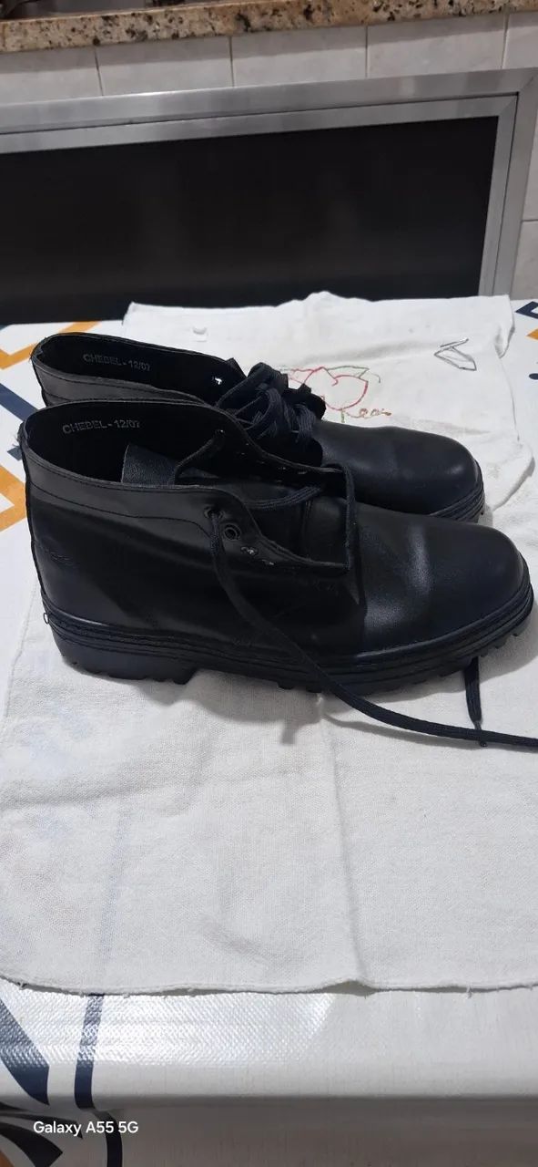 Bota Cano Médio de Couro - Foto 3