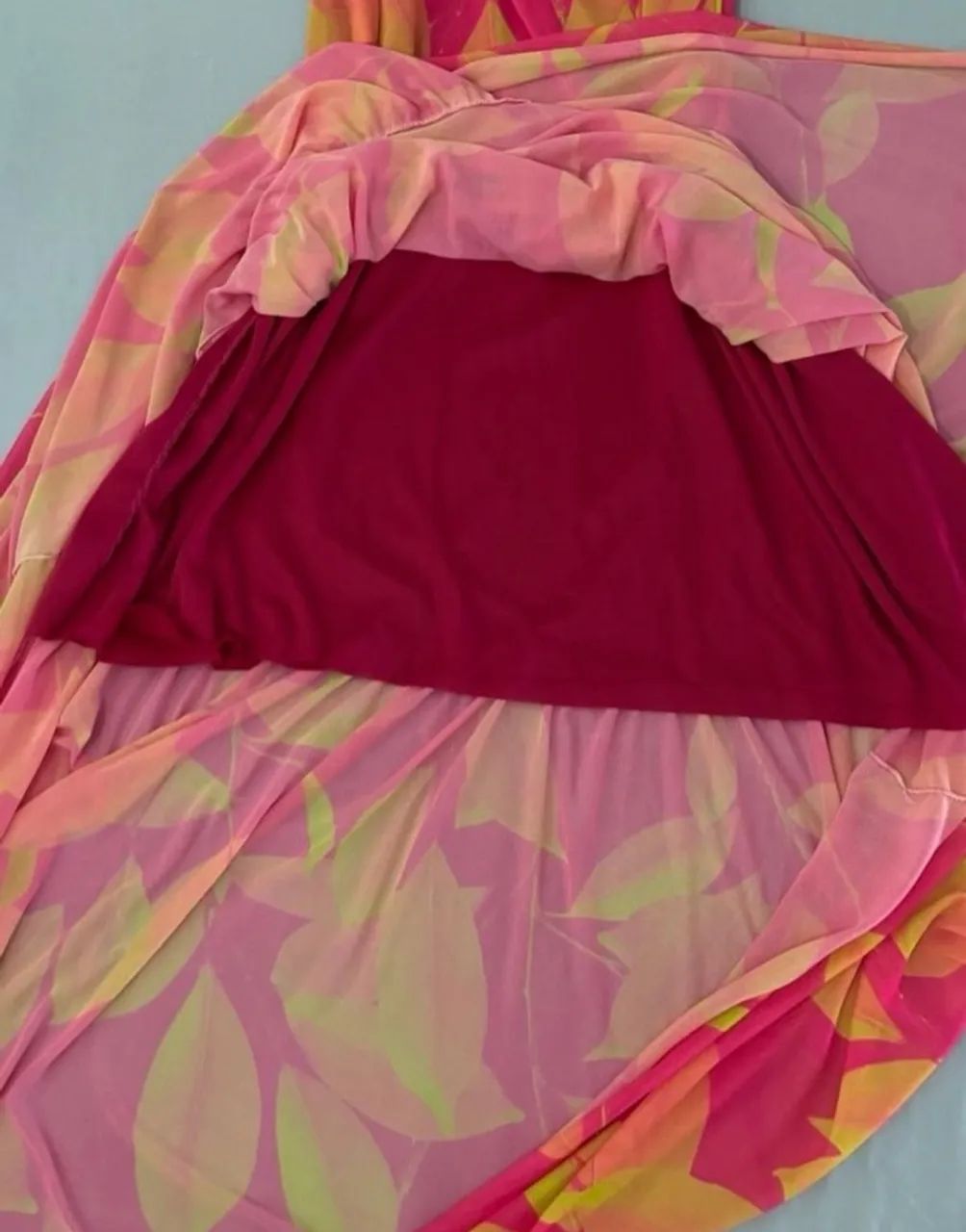 Vestido longo estampado rosa e laranja. - Foto 5