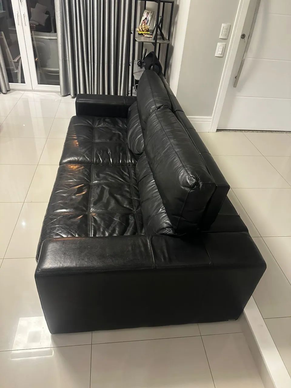 Sofá em couro preto Minuano 4 lugares  - Foto 5