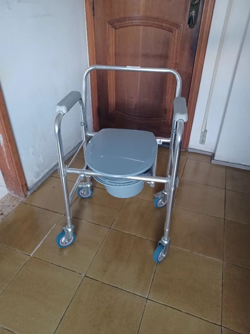 Cadeira higiênica MOBIL em alumínio 