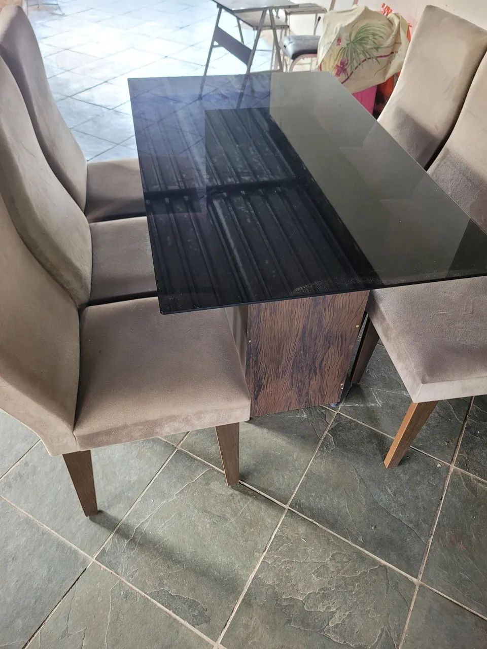 Mesa com 6 cadeiras