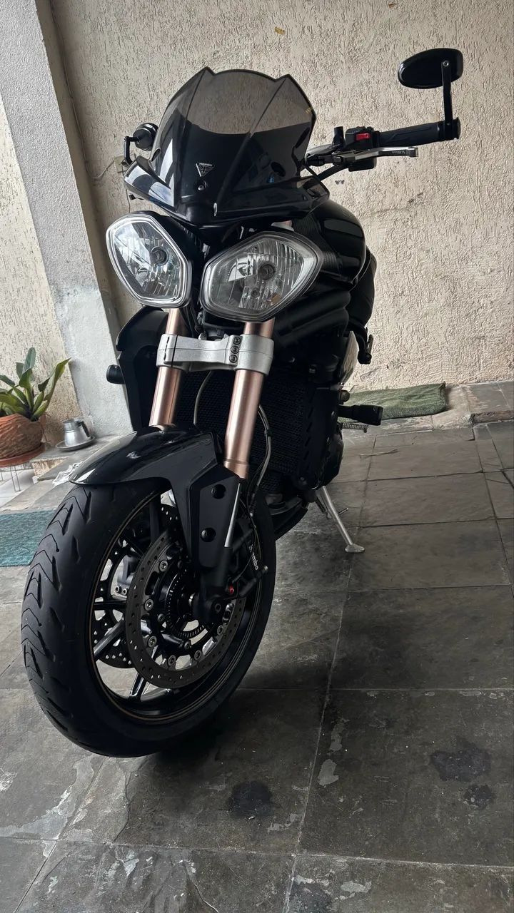 Triumph Speed Triple 1050 - Foto 2