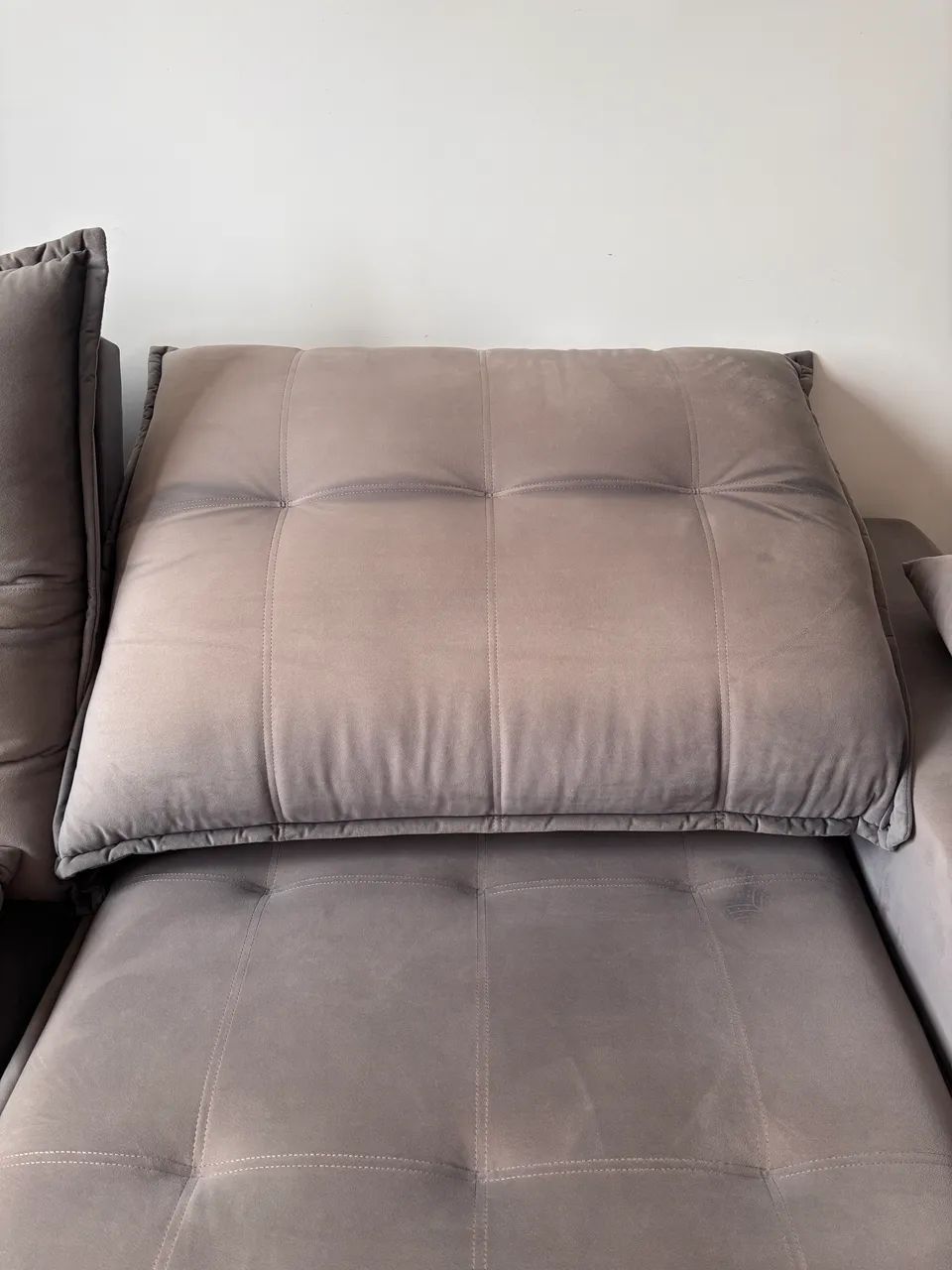 Sofá Bella retrátil e reclinável, com espaço para 4 pessoas. Medidas 230x110cm. - Foto 4