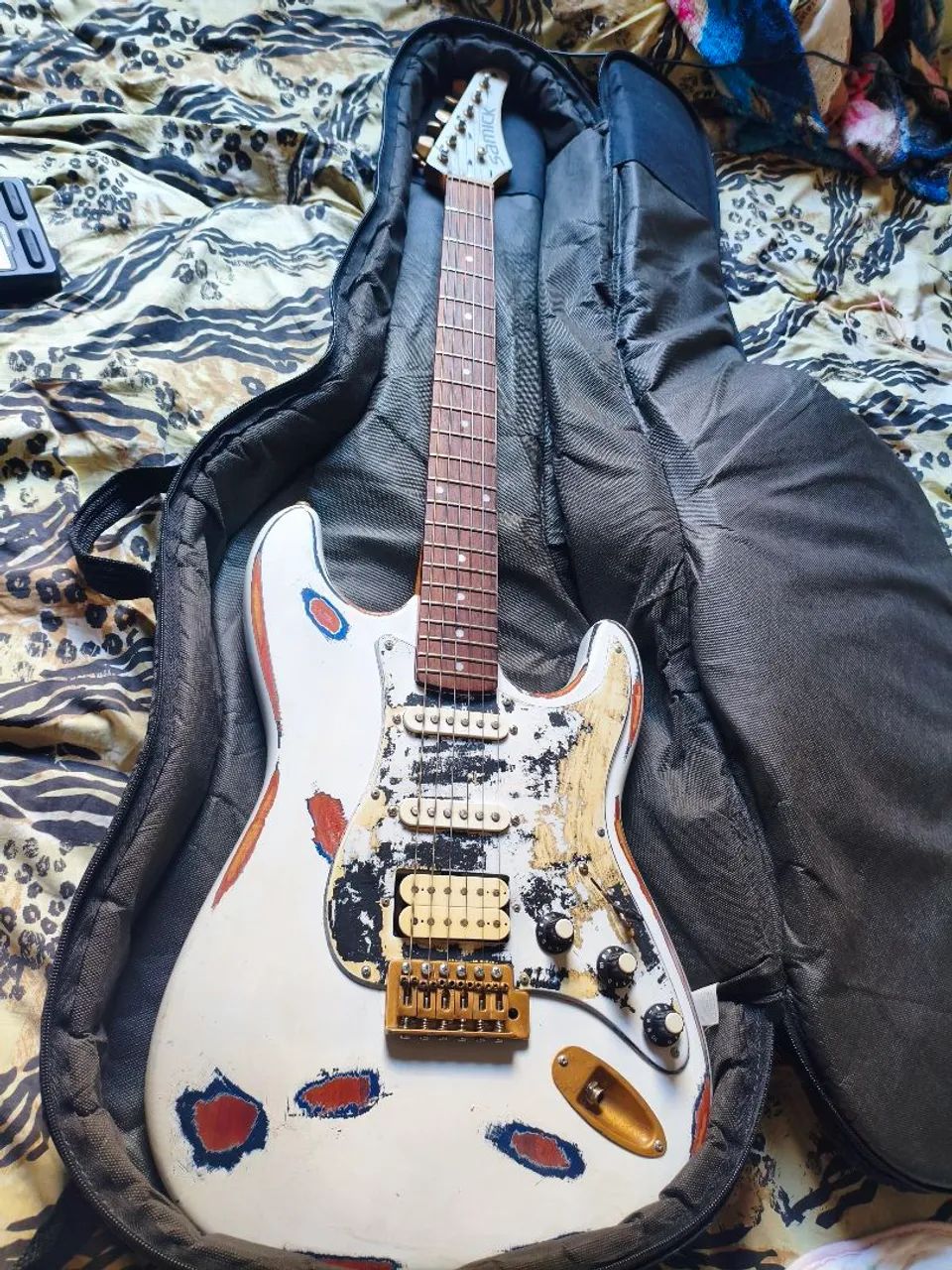 Guitarra Samick Stratocaster HSS Custom Relic + Bag Acolchoada