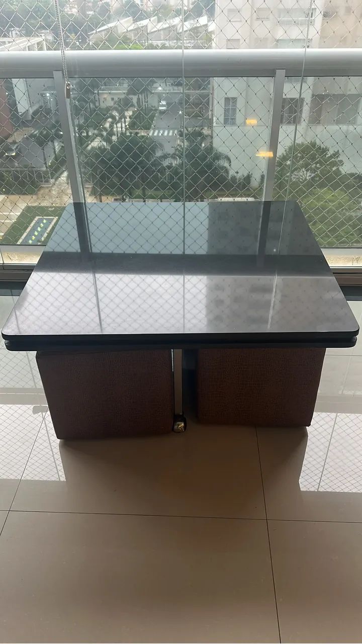 Vende-se mesa de centro com Puff 