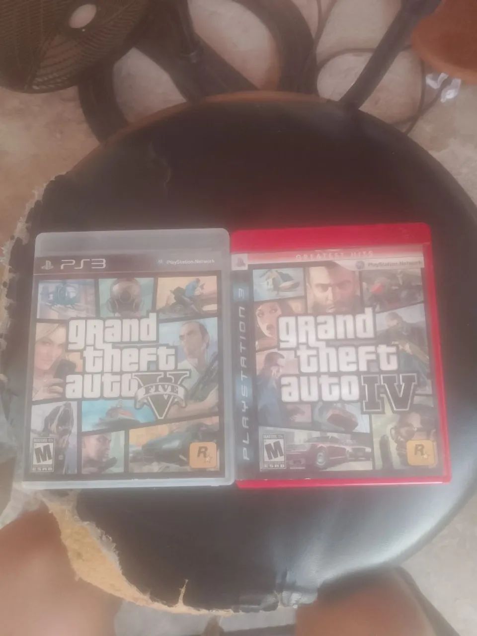 Vendo dois jogos GTA V & IV