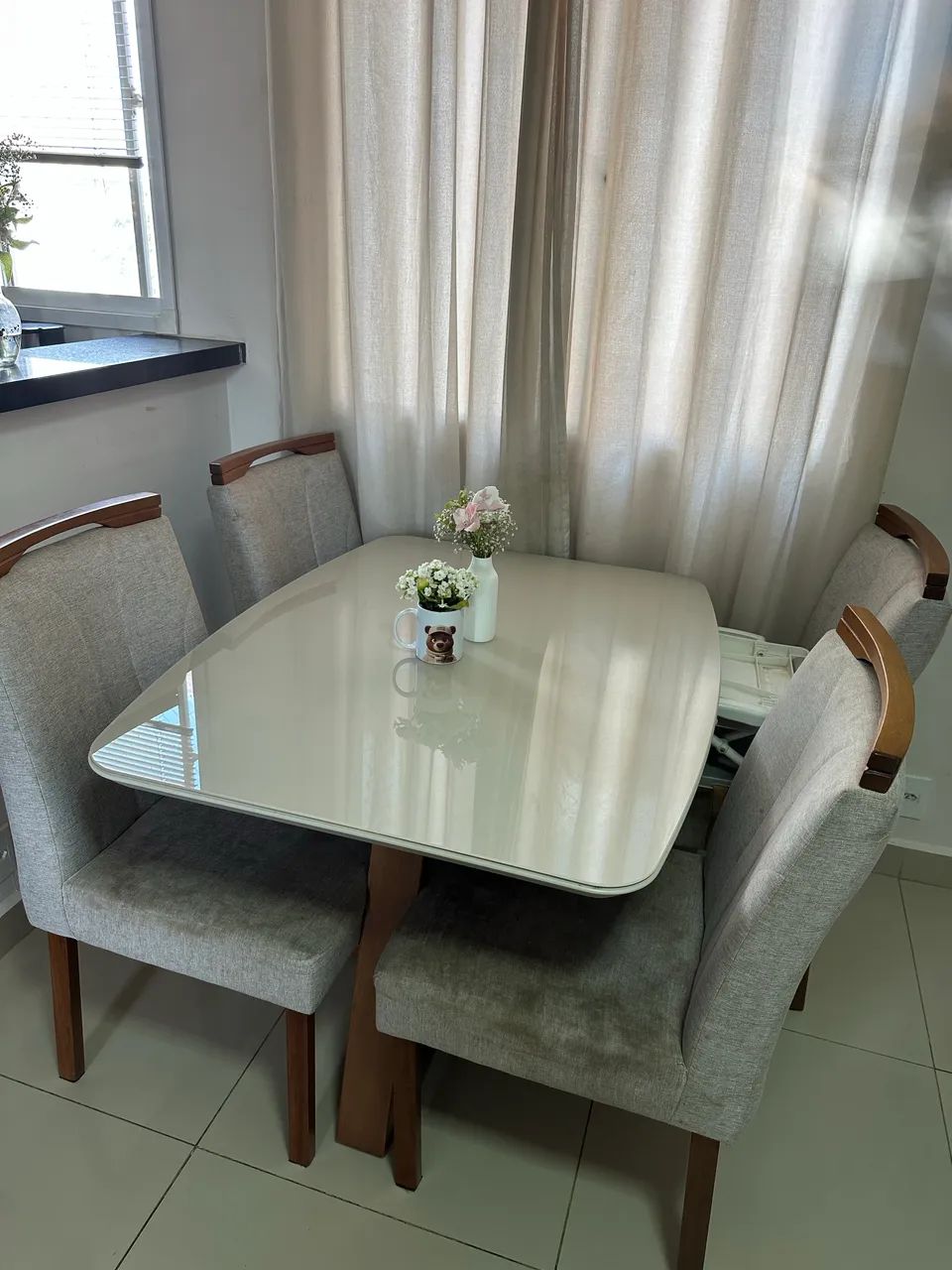 Mesa de Jantar 4 cadeiras 