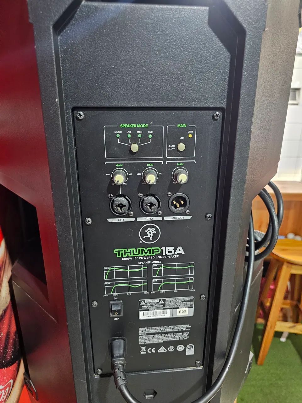 Mackie Thump15A é uma caixa de som ativa. Aceito troca 