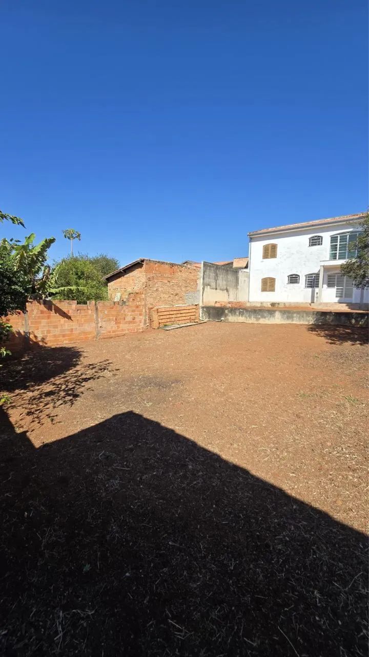 Sobrado construído em terreno de 978 m², com área total de 155,82 m². - Foto 4
