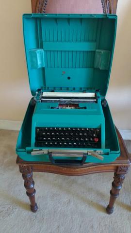 Máquina de escrever Olivetti