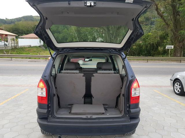 GM Zafira Elite 2005 Automática 2.0 8v Couro Airbag ABS Piloto Automático - Foto 10