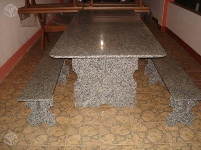Mesa de granito cinza andorinha com 2 bancos!