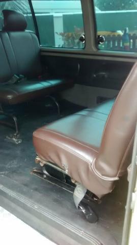 Vendo van Hyundai h100 ano 98/12lugares - Foto 8