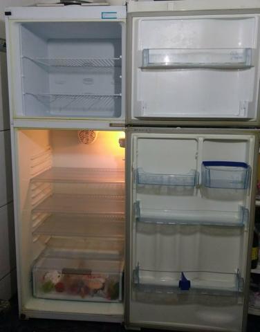 Vendo geladeira em perfeito estado
