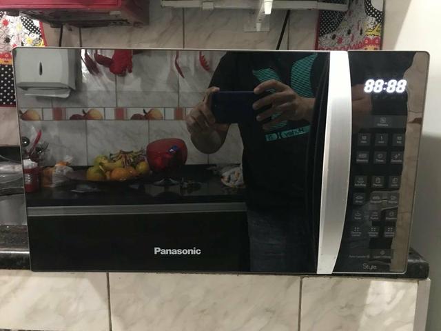 Top dos microondas espelhado Panasonic 31 litros