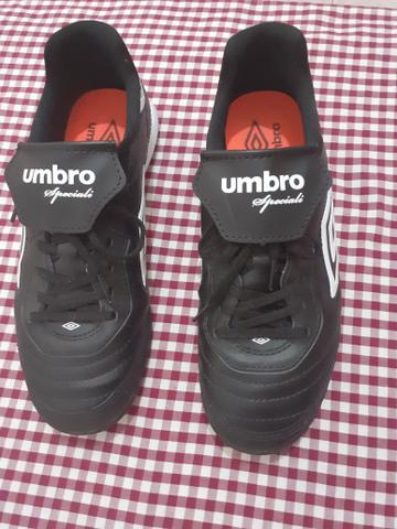 Chuteira society Umbro 39 e meião Nike L - Foto 4