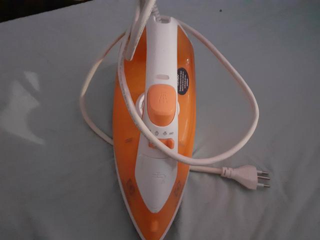 Vendo um ferro de passar roupas semi novo - Foto 3