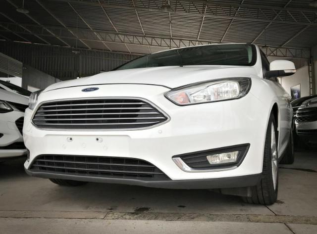 Ford Focus Titanium Fastback C/ Teto Solar 2.0. Branco 2016/2017 - Foto 2
