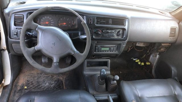 Sucata Mitsubishi L200 2.5 GL Manual 4x4 2007 - Foto 2
