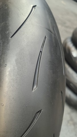 Pneu dianteiro Metzeler racetech RR 120/70-17 - Foto 2