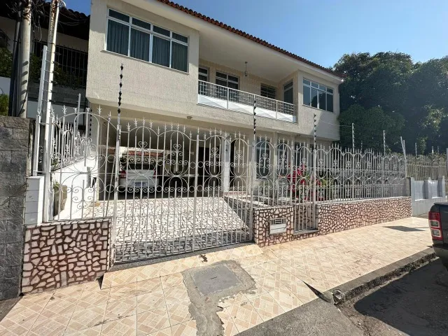 Casa Ampla de Andar Para Venda 4 Quartos 2 Suítes