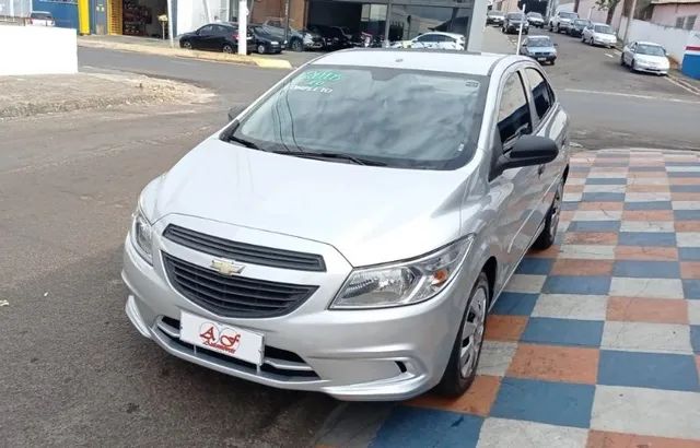 Comprar Hatch Chevrolet Onix Hatch 1.0 4P Flex Joy Prata 2018 em Botucatu-SP