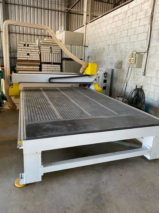 Máquina de Corte CNC Semi nova